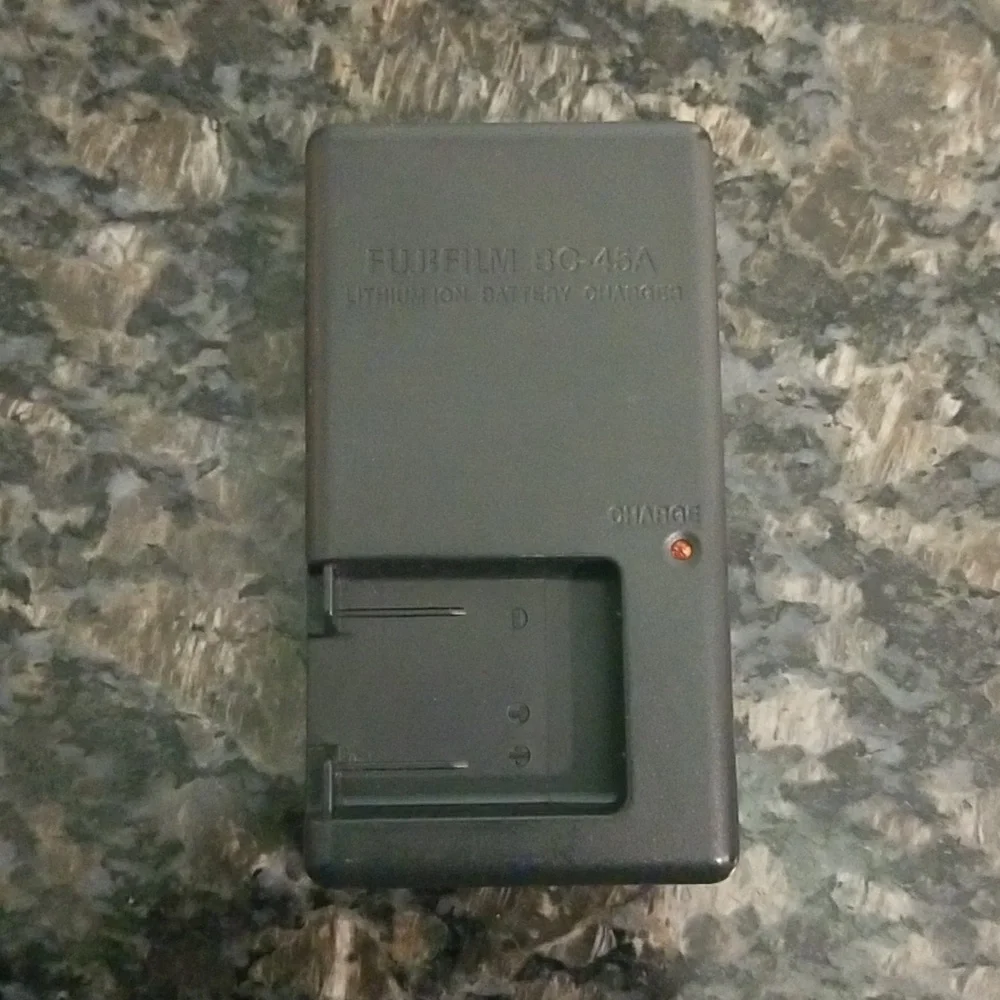 Fujifilm FinePix J10 Digital Camera - Picture 8 of 15